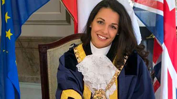 شهردار زن جذاب شهردار زن جذاب