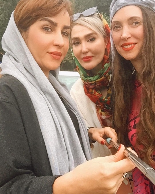 عکس سلفی زهره فکور صبور در کنار دوستانش