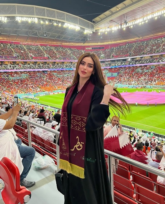 زن حامی تیم قطر